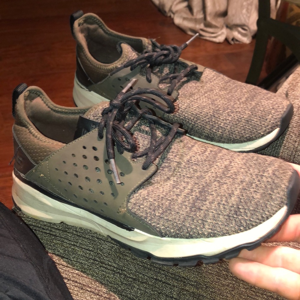 Sneaker shoes